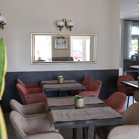 Hotel Forras Komarom Ngoại thất bức ảnh