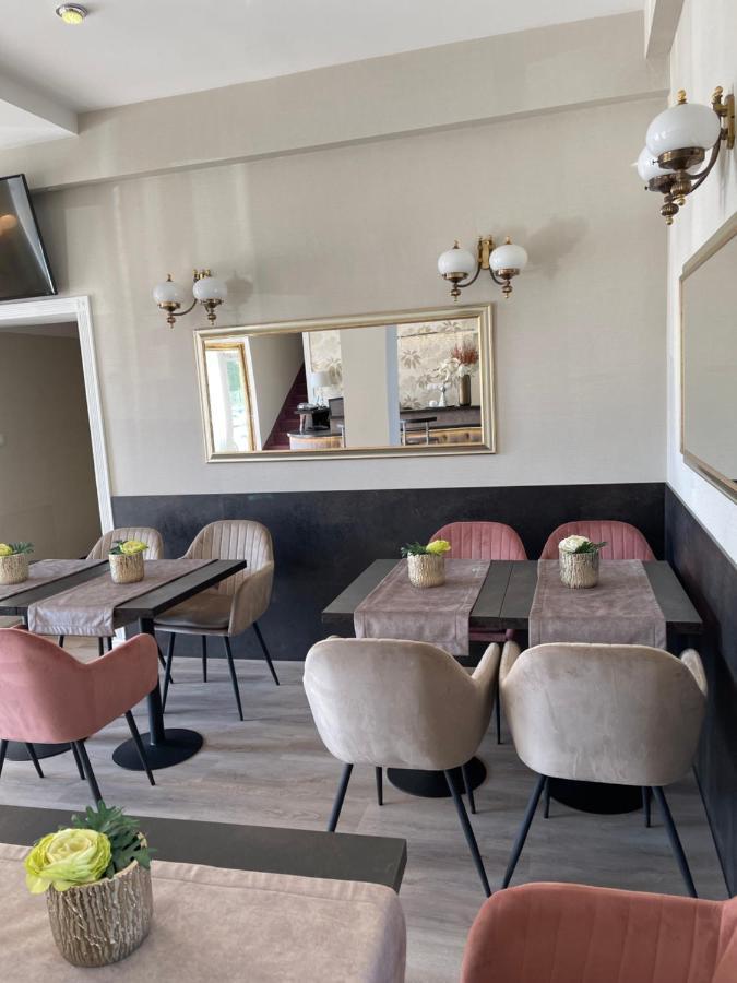 Hotel Forras Komarom Ngoại thất bức ảnh