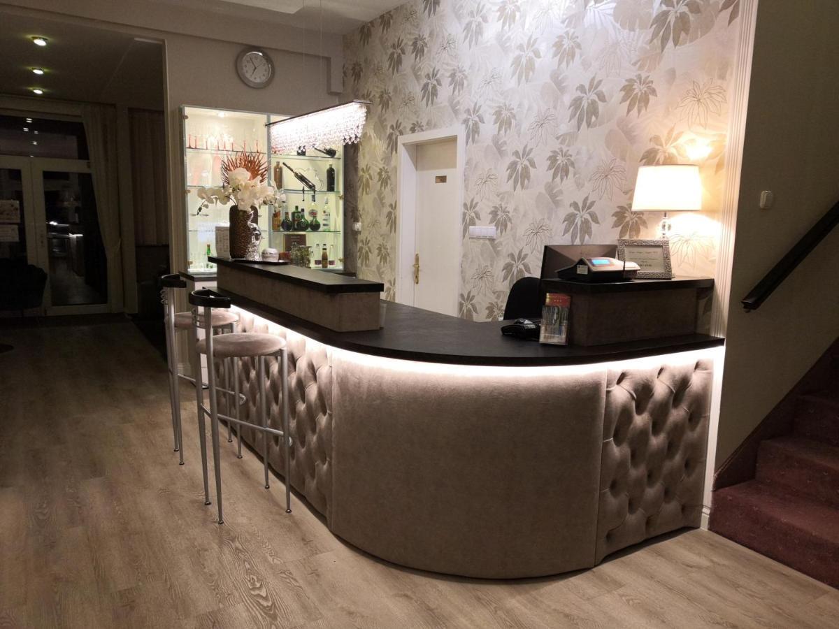 Hotel Forras Komarom Ngoại thất bức ảnh