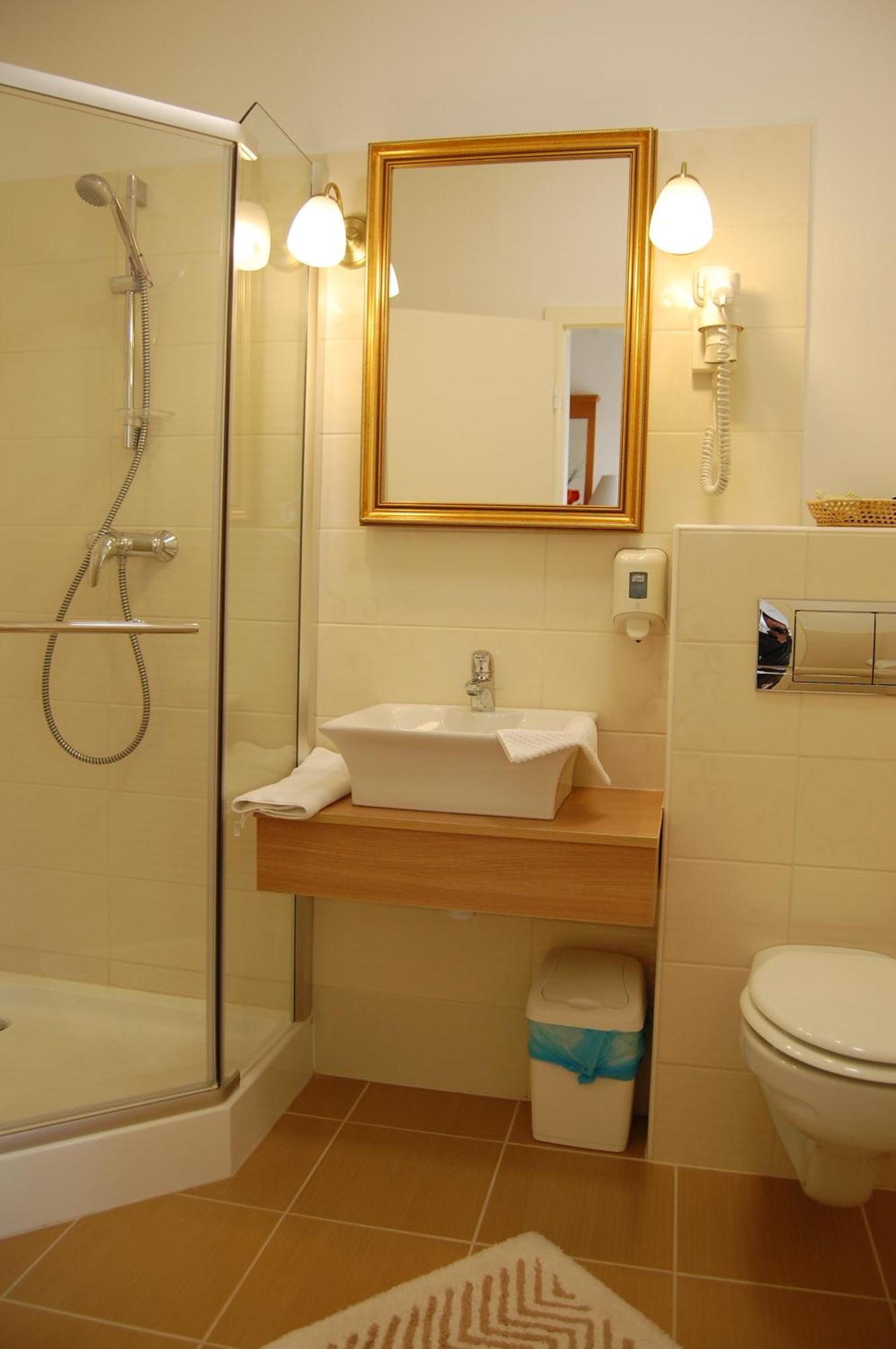 Hotel Forras Komarom Phòng bức ảnh