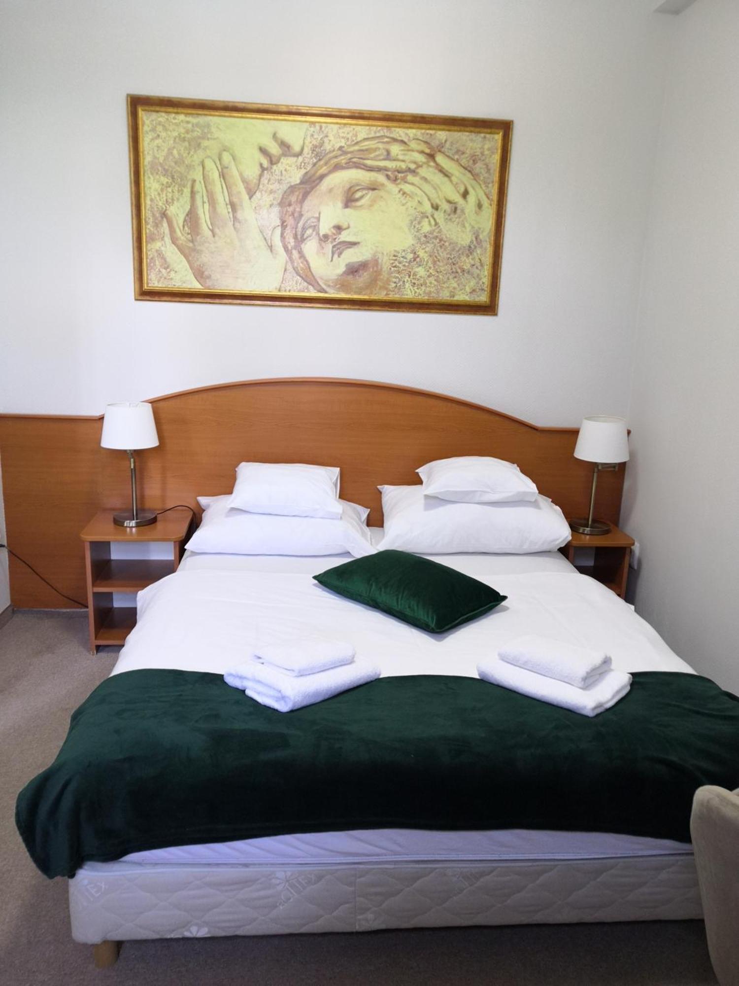 Hotel Forras Komarom Ngoại thất bức ảnh
