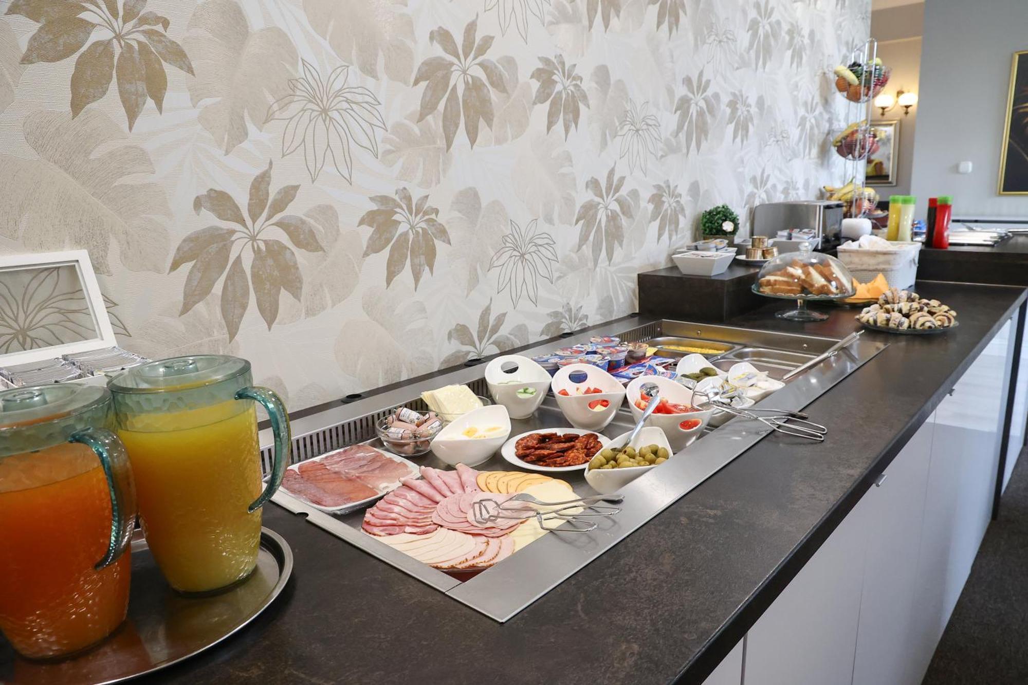 Hotel Forras Komarom Ngoại thất bức ảnh