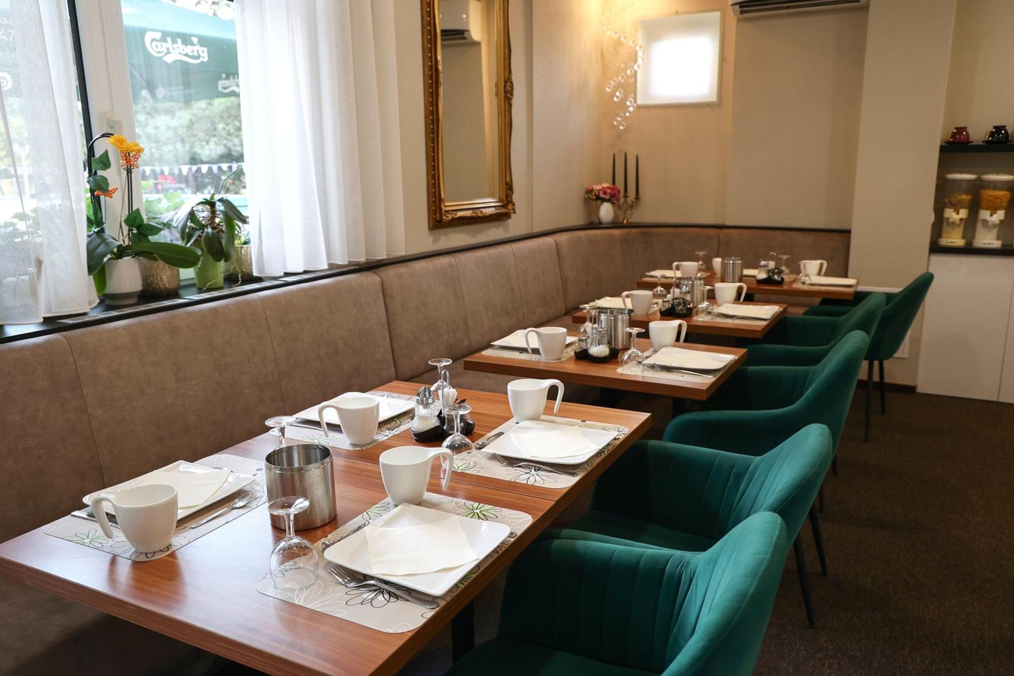 Hotel Forras Komarom Ngoại thất bức ảnh