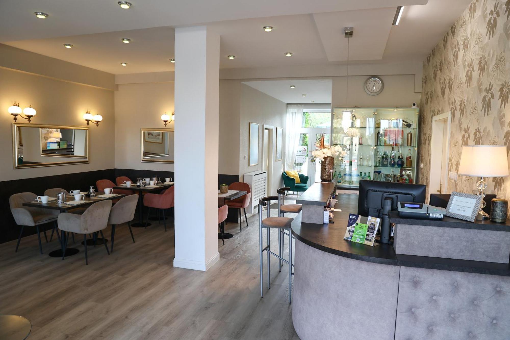 Hotel Forras Komarom Ngoại thất bức ảnh