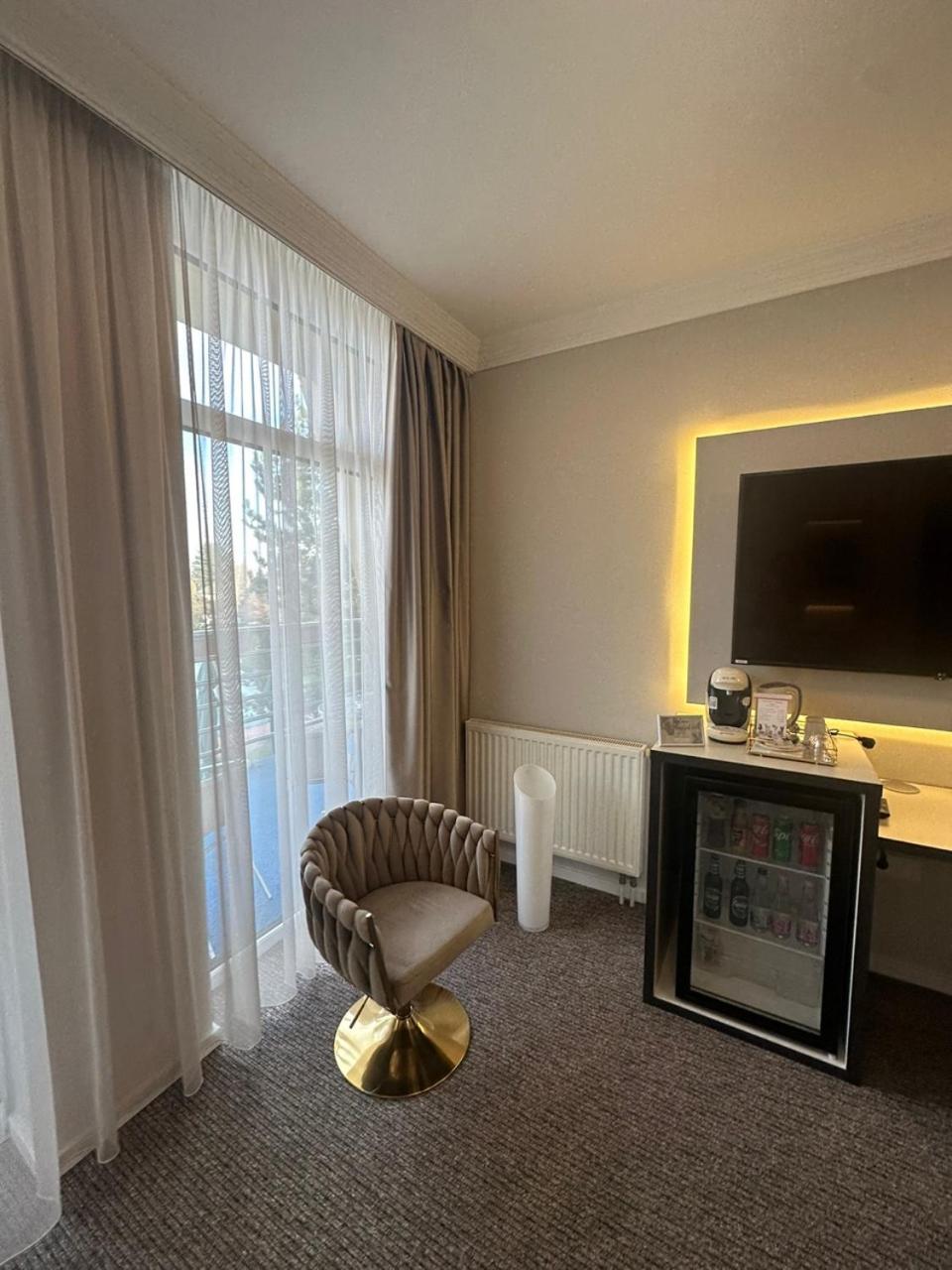 Hotel Forras Komarom Ngoại thất bức ảnh
