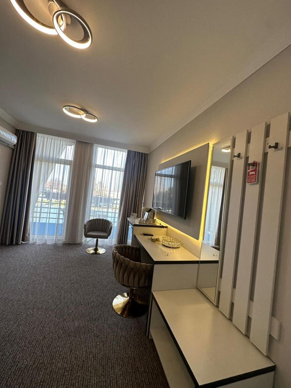 Hotel Forras Komarom Ngoại thất bức ảnh