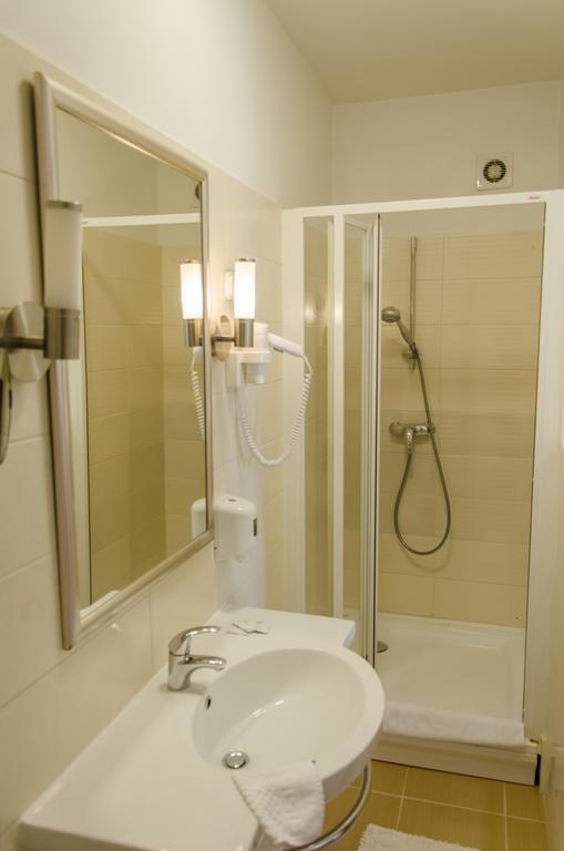 Hotel Forras Komarom Ngoại thất bức ảnh