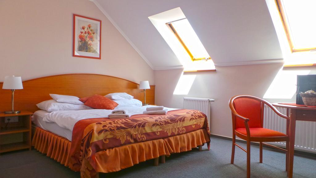 Hotel Forras Komarom Ngoại thất bức ảnh