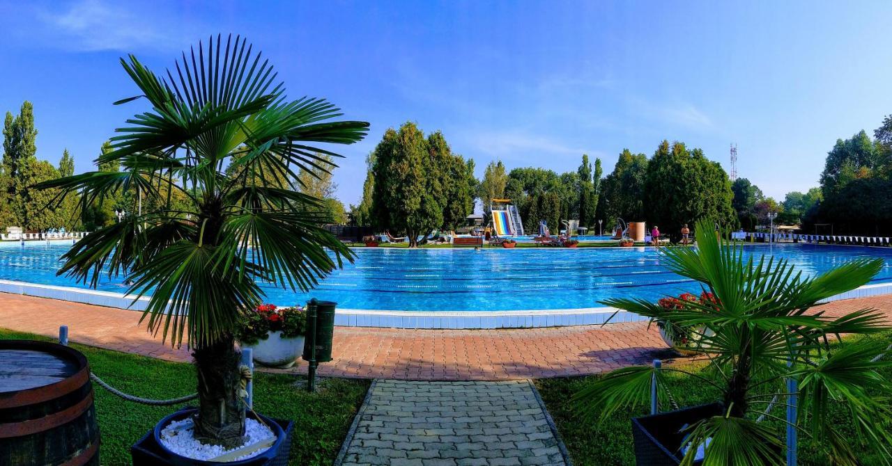 Hotel Forras Komarom Ngoại thất bức ảnh