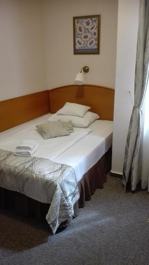 Hotel Forras Komarom Ngoại thất bức ảnh